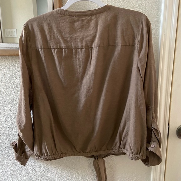 Chico’s Tie Front Top with Sequins Size 1 - Picture 6 of 6